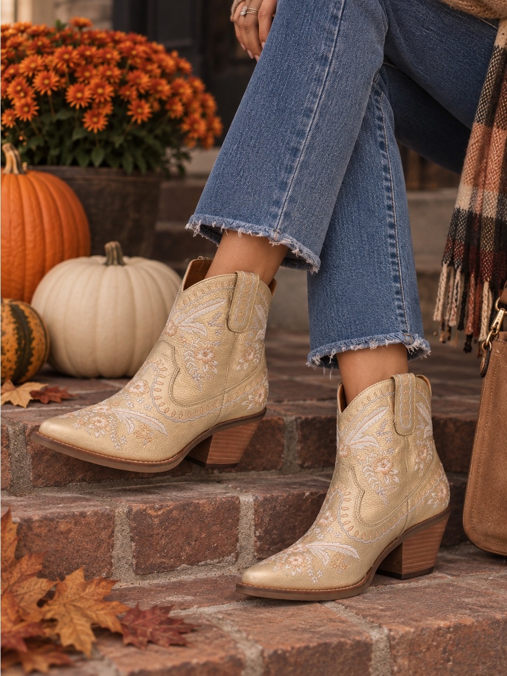 Dingo Gold Floral Embroidered Leather Western Boots Size 8.5 NWT